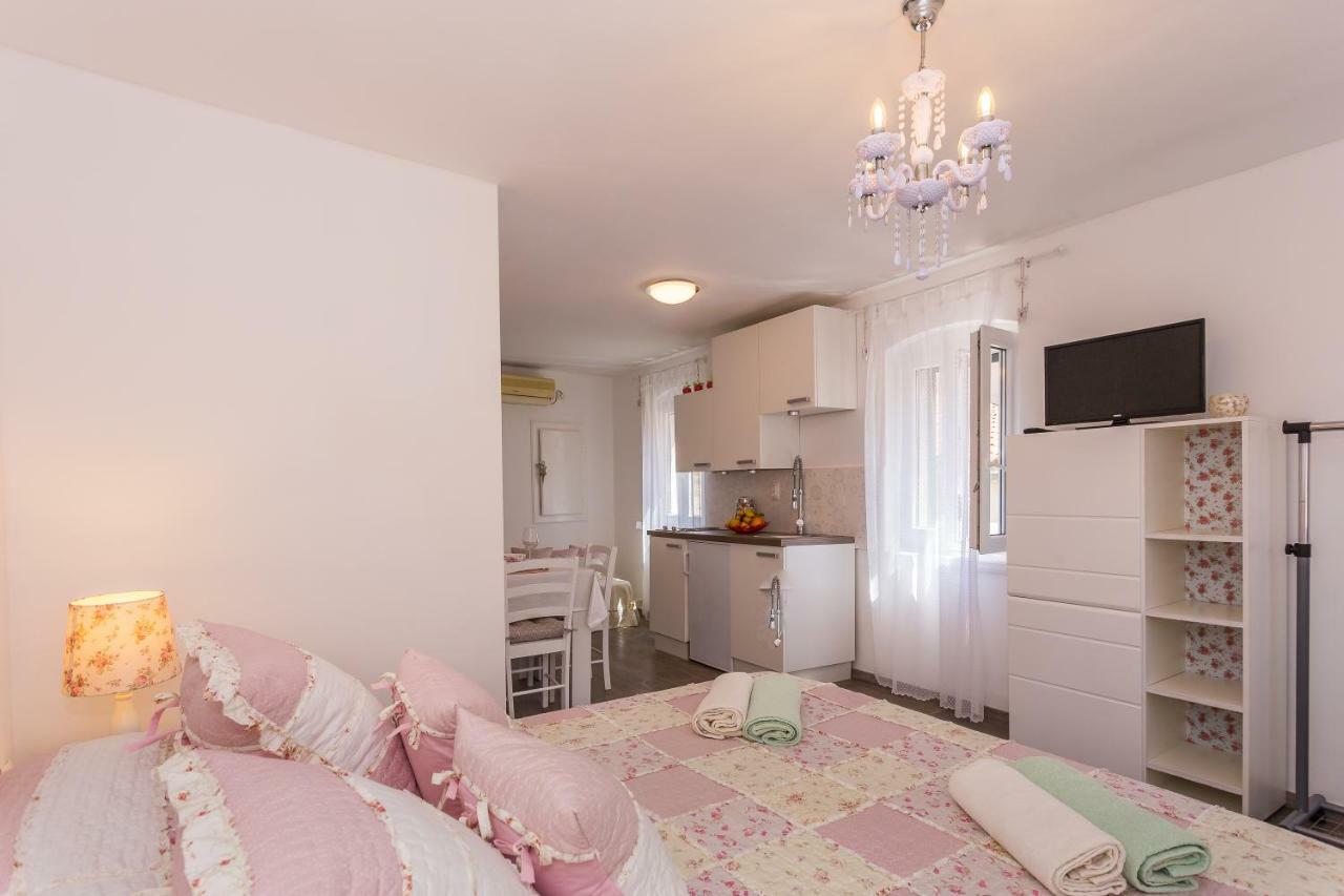 Slavka Hotell Split Exteriör bild